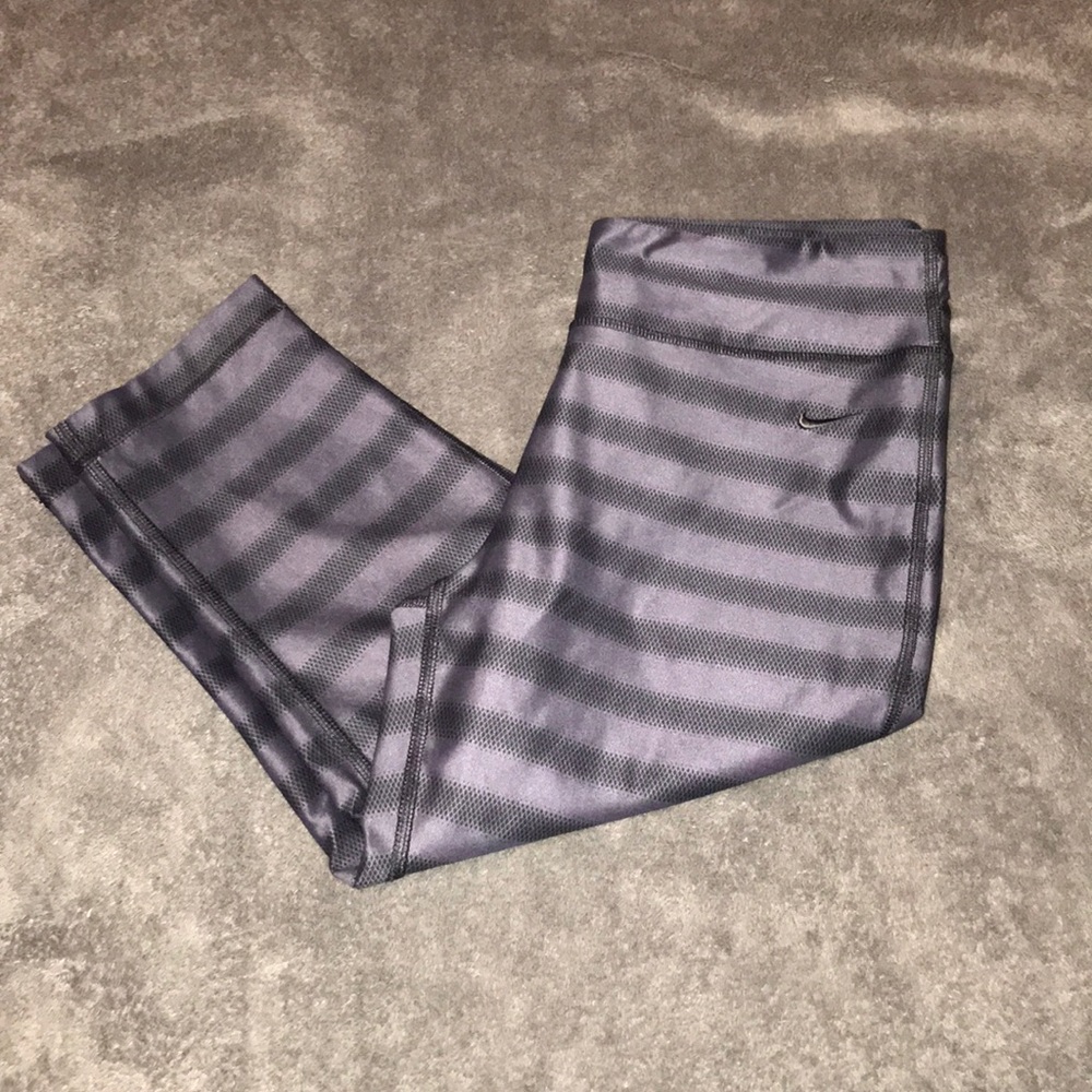 ❌❌SOLD❌❌Nike Crop Leggings
